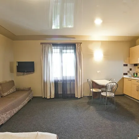 Ξενοδοχείο με διαμερίσματα Yuzhniy Dvorik 3*