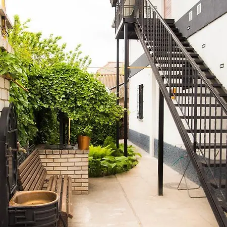 Ξενοδοχείο με διαμερίσματα Yuzhniy Dvorik