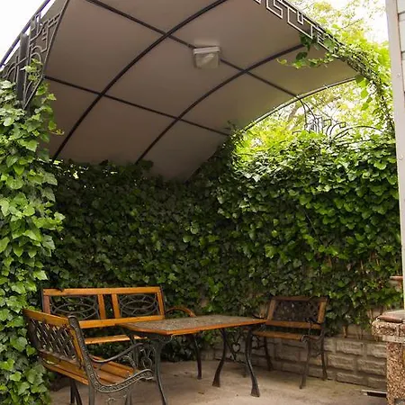 Ξενοδοχείο με διαμερίσματα Yuzhniy Dvorik Οδησσός