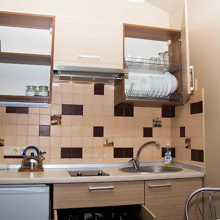 Ξενοδοχείο με διαμερίσματα Yuzhniy Dvorik 3*