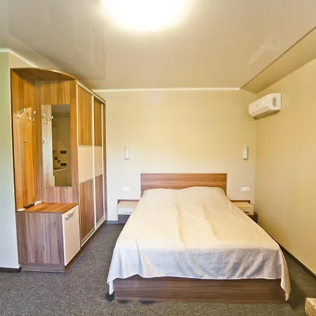 Yuzhniy Dvorik 3* אודסה