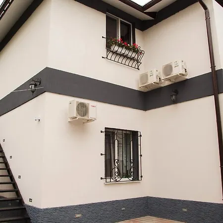 מלון דירות Yuzhniy Dvorik 3*