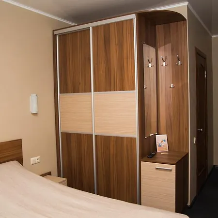 Yuzhniy Dvorik 3* אודסה